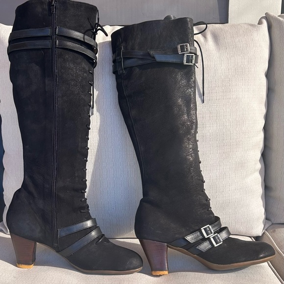 John Fluevog Black Suede Operetta Hjordis Boots with Buckles, Sz 10 - Picture 8 of 10